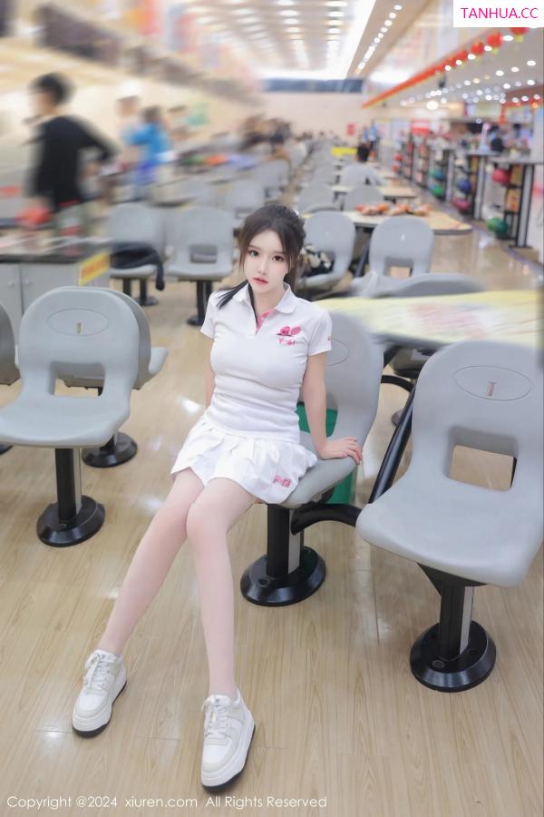   [XiuRen]高清写真图 2024.02.20 No.8118 小薯条nienie 丝袜美腿第55张图片